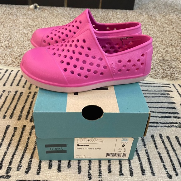 Toms Other - EUC Toddler girls Toms with box